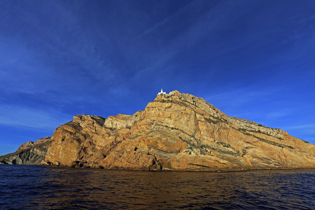 Faro del Albir visto desde el mar