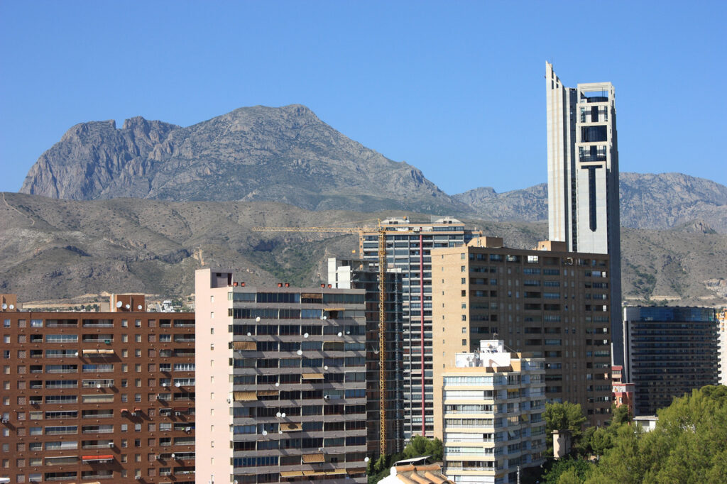 Cima del Puig Campana desde Benidorm.